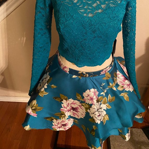 Turquoise/Ivy Long Sleeve Lace Top with Floral Print Skirt Two-Piece Dress - Picture 4 of 10